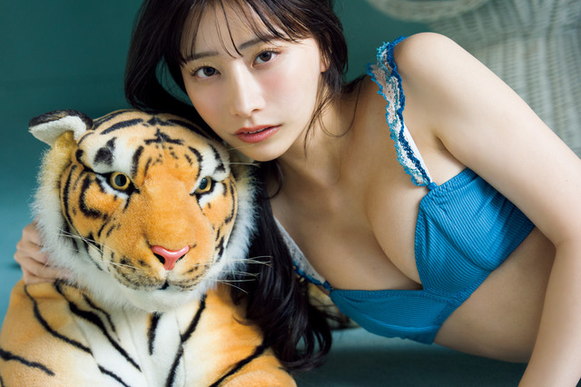 『鈴木優香カレンダー 2026.4-2027.3』（C）ワニブックス