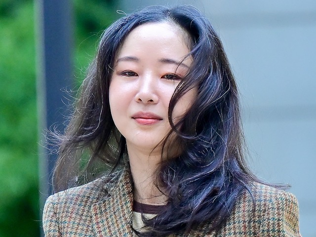 ミン・ヒジン、HYBEの“NewJeans解体”に憂慮　「引き抜き疑惑」にはメンバーの家族が関与と説明