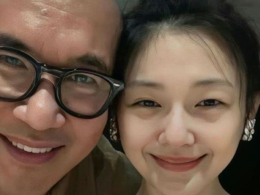 元恋人だった女優と20年ぶりに再会し結婚するも、日本で急死　韓国歌手の夫が1周忌の記念像をデザイン