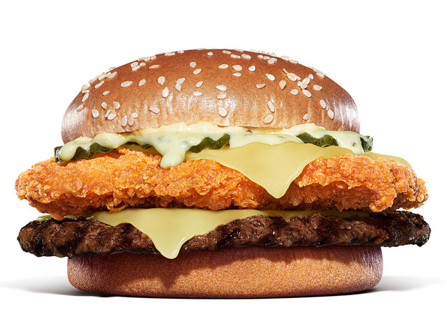 チキン＆ビーフ ビッグマウスホワイトバーガー　単品1,140円、セット1,440円