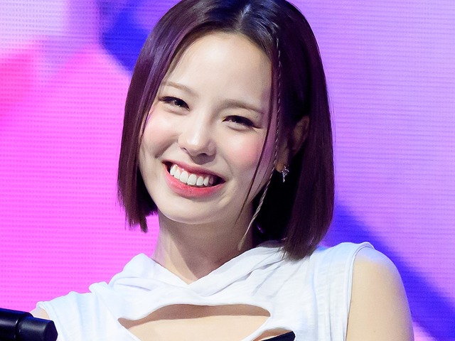 「デカめの声出た」NiziU・マコ、タイトドレスで“圧巻スタイル”披露！曲線美にファン釘付け