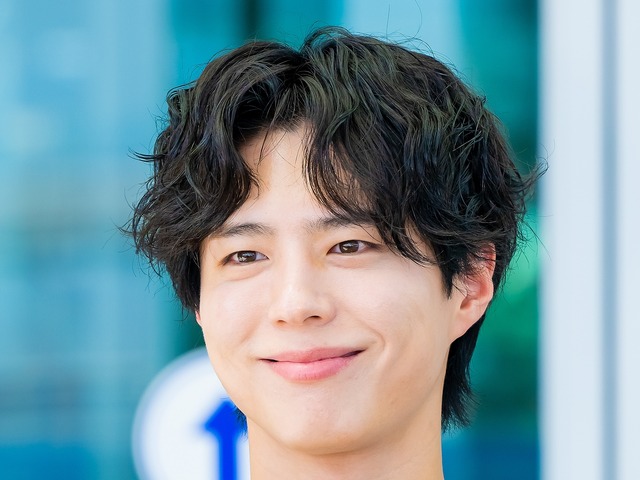 理容師資格を持つ俳優パク・ボゴム、合格率2割の美容師資格試験に挑戦「パーマが難しかった」