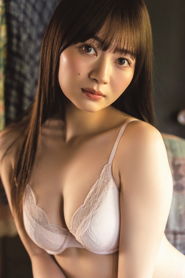 江籠裕奈　撮影／栗山秀作