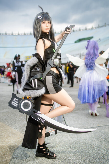 ラ・プルマ『アークナイツ』／牧七（Instagram：makina_cosplay）