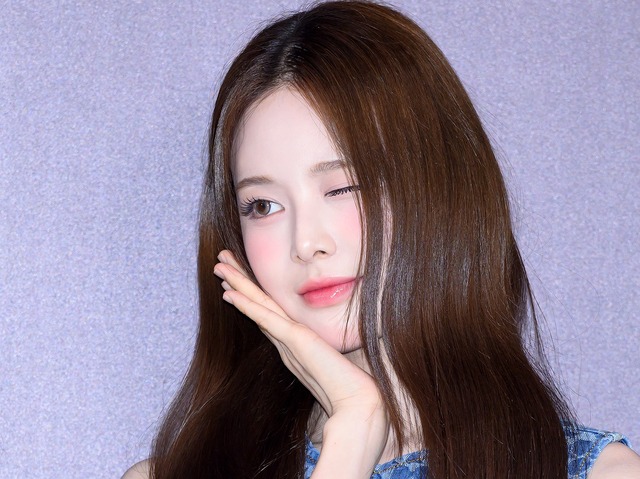 “第5世代ビジュアルクイーン”は伊達じゃない　iznaバン・ジミンの顔面力がバグってると話題