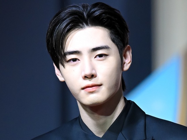 ENHYPEN・ソンフン、ミラノ冬季五輪の聖火リレーに参加！元フィギュア選手として夢見た舞台へ