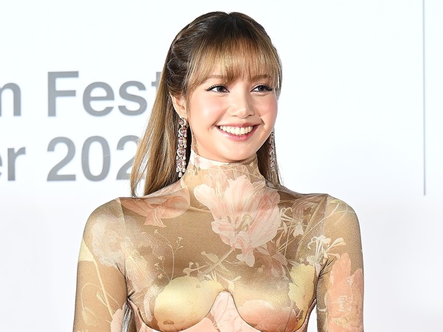 「え、日本いたの？」ゲレンデでレモンサワーとカツカレー！BLACKPINK・リサが冬を満喫