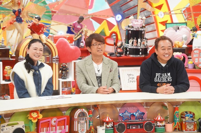 左から）国生さゆり、さまぁ～ず（大竹一樹、三村マサカズ）©フジテレビ
