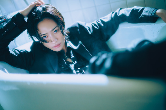 中山咲月ファースト写真集『変化』（撮影：岡本武志）（C）玄光社