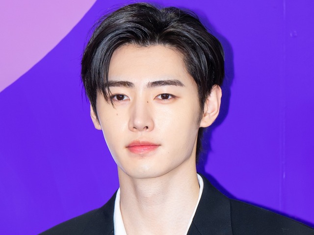 「もはや芸術作品」ENHYPEN・ソンフン、“全方位完璧”な非現実的ビジュアルにファンため息！