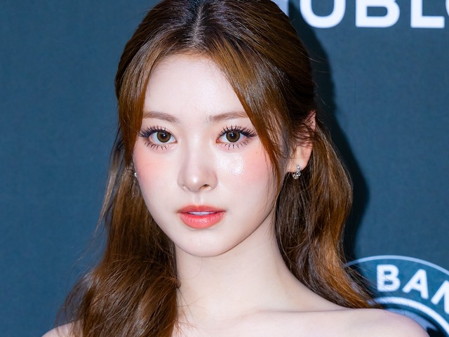 日本人K-POPアイドル、ベッドの上で魅せた“無防備ショット”にファン悶絶「反則です」「布団かけて」