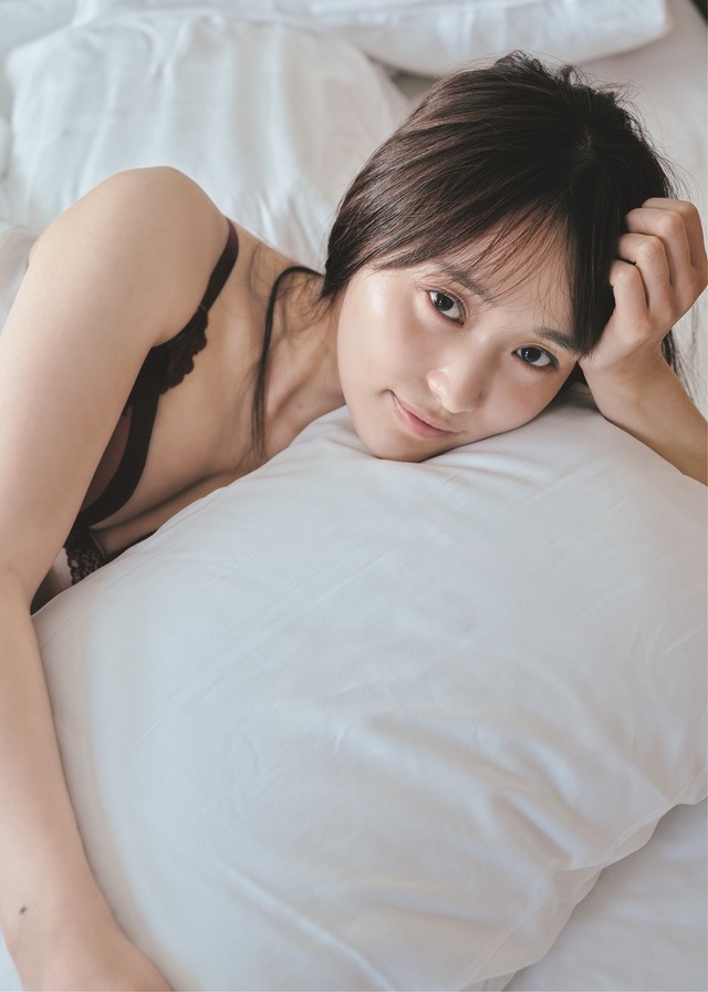 菅井友香 写真集『たびすがい』撮影：田尾沙織（ワニブックス刊）