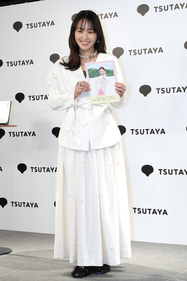 菅井友香【撮影：小宮山あきの】