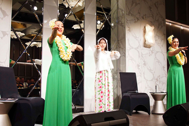 石原夏織2nd写真集『KALOHA』発売記念特別イベントの様子