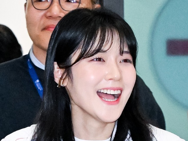 “メガネ先輩”不在でも日本が注目！カーリング女子、美貌の韓国人選手とは？双子で五輪出場中