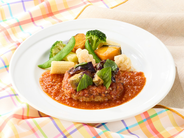 揚げなすとバジルのガーリックトマトハンバーグ（税込1,045円）