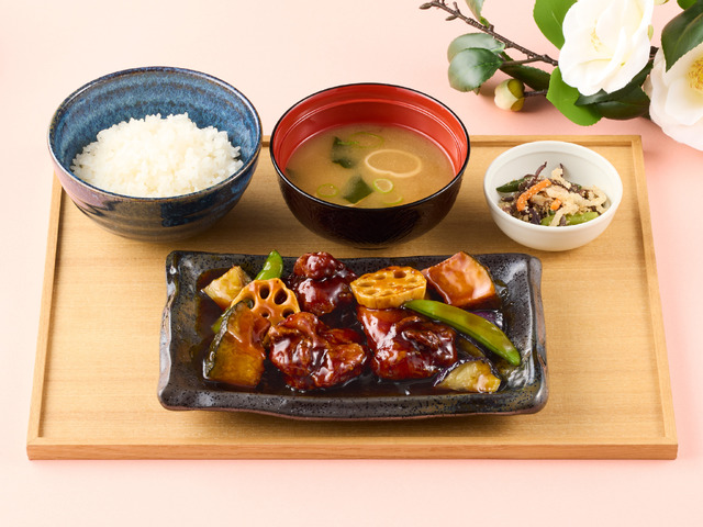 鶏と野菜の黒酢あん膳（税込1,199円）