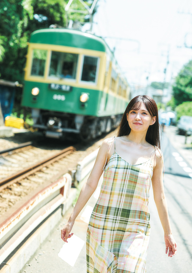 岡本彩夏『旬撮 GIRL Vol.28』​撮影/高橋慶佑 ヘアメイク/海瀬志津奈 (JULLY) スタイリング/鮎川恵子