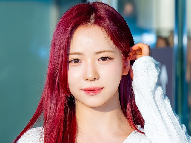 「内臓どこ？」NiziU・マヤ、“極薄ウエスト”公開！異次元シルエットに衝撃の声