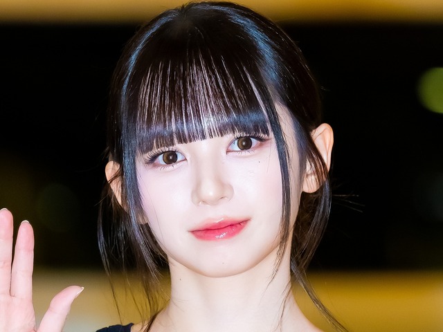 「ヤバすぎぃ」日本人K-POPアイドル、美くびれ全開！みぞおち下まで大胆露出のトップス姿に釘付け