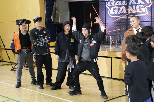 「NZ２WARS」左から）松尾駿、菊田竜大、秋山寛貴、せいや、岡部大『新しいカギ』（C）フジテレビ