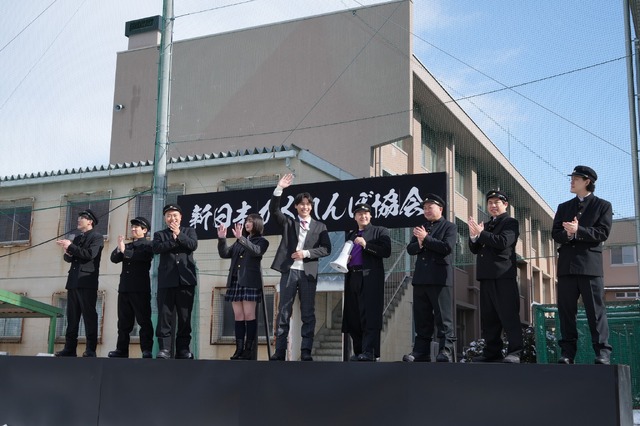 「学校かくれんぼ」左から）菊田竜大、秋山寛貴、岡部大、吉川愛、福士蒼汰、長田庄平、松尾駿、せいや、粗品『新しいカギ』（C）フジテレビ