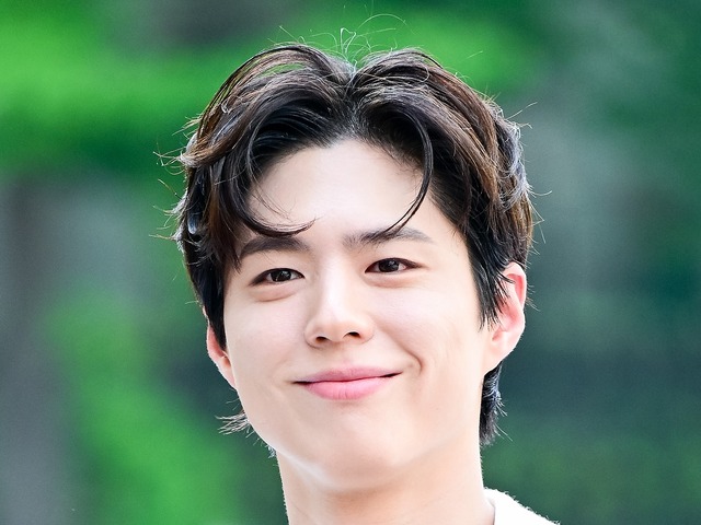 俳優パク・ボゴム、学生時代の“爆モテ”エピソードを披露「他校から見に来る人がいた」