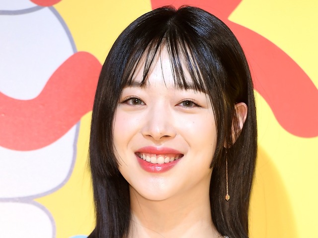 25歳で突然この世を去った元人気K-POPアイドル、秘蔵写真が初公開…「恋しい」との声続く