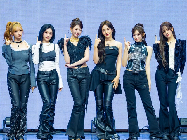 IVE、カムバックと同時にグローバルチャート席巻！新曲『BLACKHOLE』に世界が熱狂