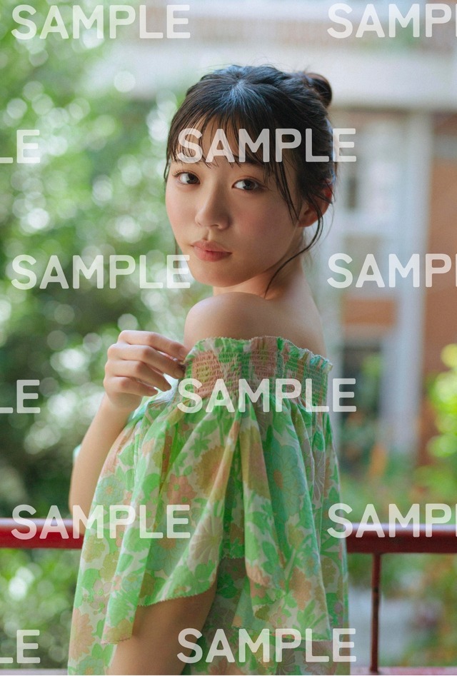 僕が見たかった青空 金澤亜美1st写真集「プロローグ」セブンネットショッピング限定表紙版購入特典ポストカード（エビみたいなアミンプver.／絵画みたいなアミリザver.共通）