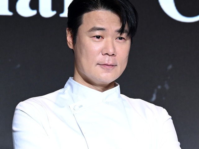 「過度な露出はご遠慮ください」…『白と黒のスプーン』出演シェフが運営するレストランの“注意書き”が話題に