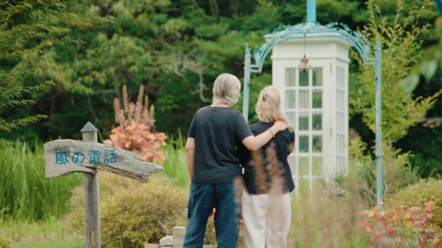 外国から電話を訪ねる人たち『それからの、風の電話』（C）NHK