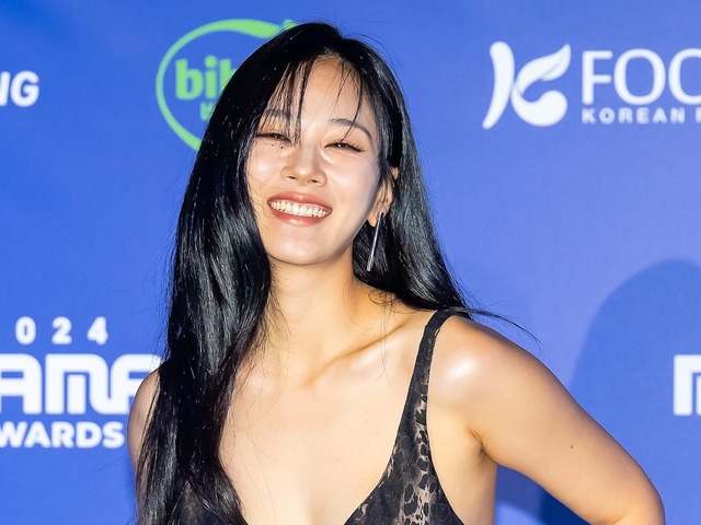胸元の“ボリューム”がユラユラ…見る者すべてを魅了するBIBIのダンス「集中するとあごが上がる」