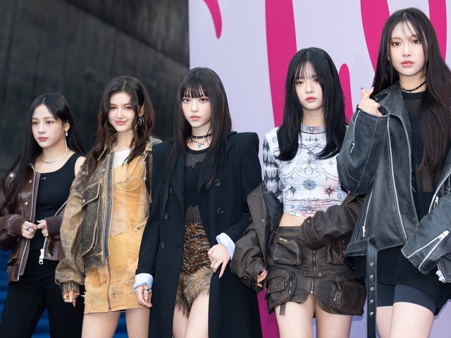NewJeans“完全体”を求め一部ファンがトラックデモ　現実は「ダニエル契約解除」「ミンジ未定」…希望は？