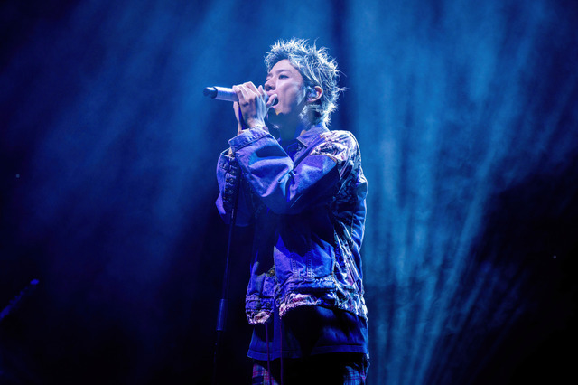 ベルリンで公演中のONE OK ROCK Taka Photo by Frank Hoensch/Redferns