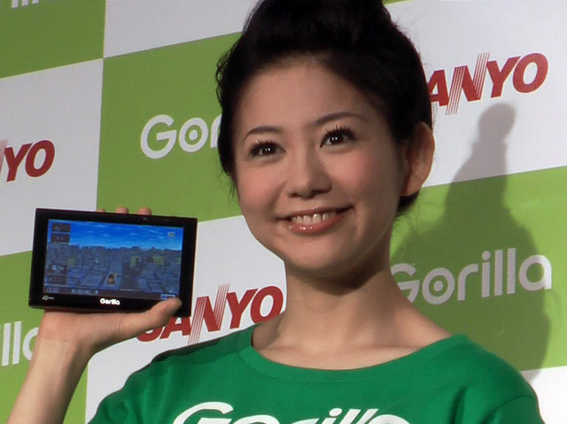 　タレントの関根麻里さんが26日、三洋電機のポータブルカーナビ「Gorilla」の発表会にイメージキャラクターとして登場した。