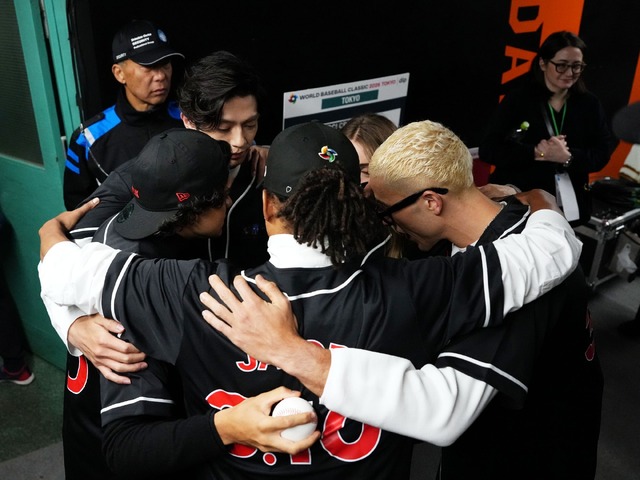 「ONE PIECE」実写版キャスト5人が東京ドームで始球式