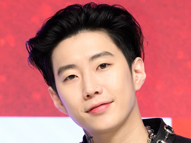 アイドルグループ“不名誉脱退”→ソロで大成功の韓国歌手、16年ぶりに謝罪も過去の“ディス曲”が話題に