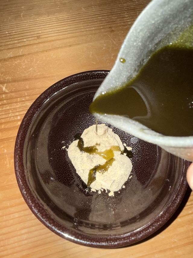 黒豆きな粉のわらび餅　抹茶黒蜜がけ