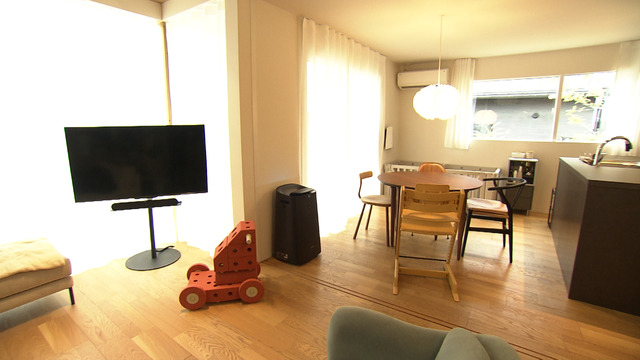 1階の生活空間は、約20帖のリビングダイニングキッチン©MBS