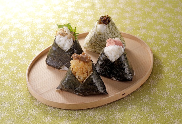 手前：「越後牛しぐれ　東武限定」480円（税込）　左：「自家製焼さば」370円（税込）　奥：「おぼろ昆布」350円（税込）　右：「たらこ」350円（税込）