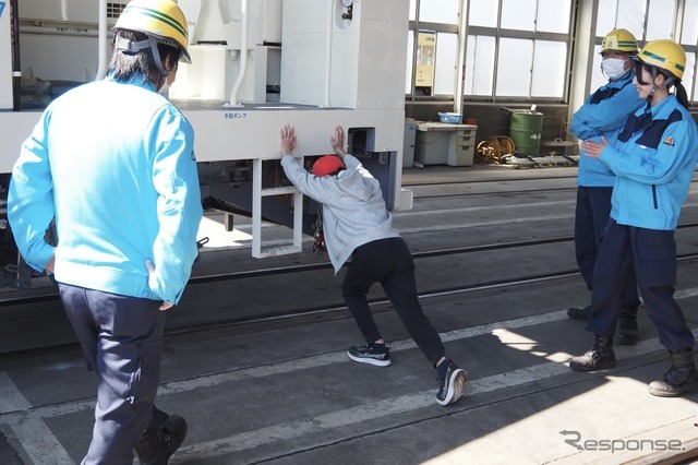 西武鉄道保線車両モーターカーを回転させる！ 一人で！