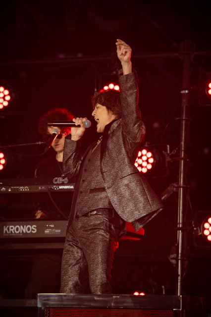 Netflix大会応援ソング 稲葉浩志「タッチ」東京ドームパフォーマンス