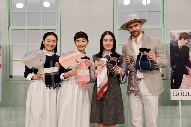 連続テレビ小説バトンタッチセレモニーの様子（C）NHK