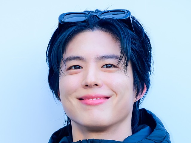 俳優パク・ボゴム、体感マイナス15度の“猛吹雪登山”中も鼻歌で余裕！“鋼の体力”が話題