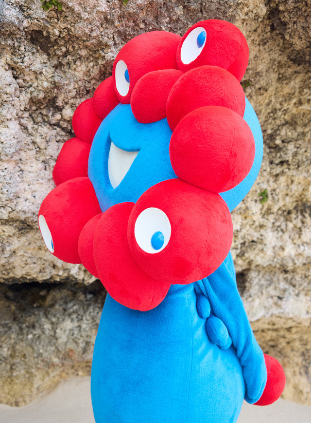 ミャクミャク1stグラビア写真集『I myaku you.」』（C）フェリシモ出版