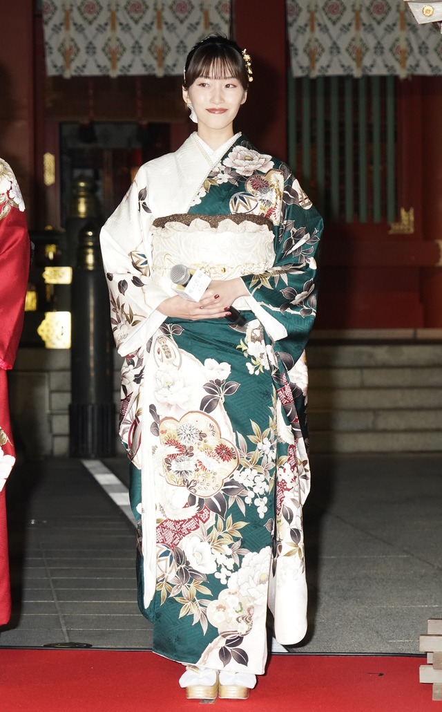 片岡凜【写真：竹内みちまろ】