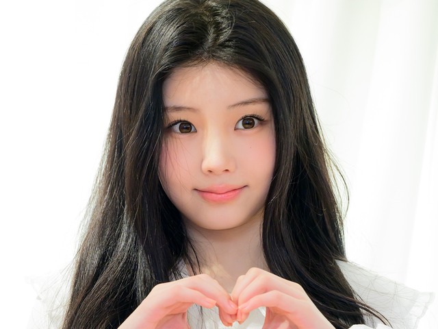 「まだ赤ちゃん！」ILLITメンバー、ウォンヒの“成人宣言”を全力阻止!?爆笑のパーティーが話題