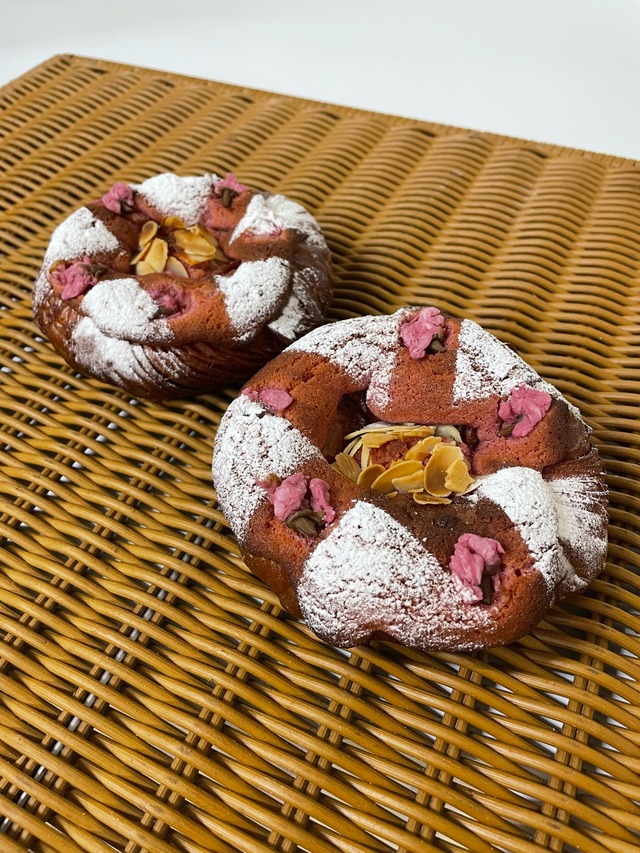 「桜のクロワッサンベーグルオザマンド」773円（税込）