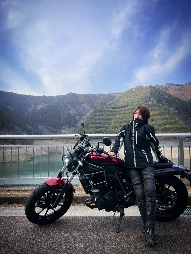 （写真は若月佑美の公式インスタグラムから）※所属事務所に掲載許諾をもらっています